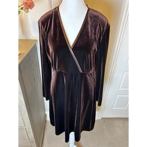 K.C. Spencer New York | Brown Velvet Fit and Flare Long Sleeve Dress | 12 - Picture 4 of 13